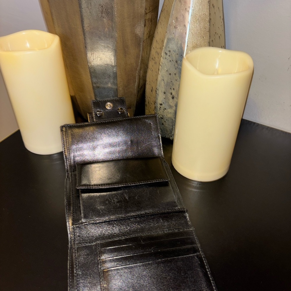 Fendi Gold and Cream Vases - Picture 5 of 7